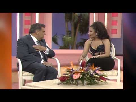 Selena en Sábado Gigante. Entrevista/Cantando Bidi Bidi Bom Bom - Learn Spanish with this tv show