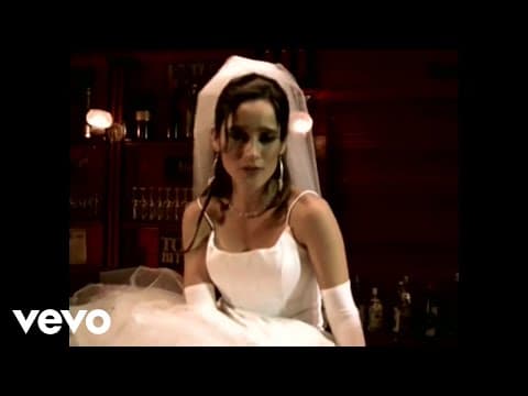 Julieta Venegas - Andar Conmigo (Video Oficial) - Learn Spanish with this music video